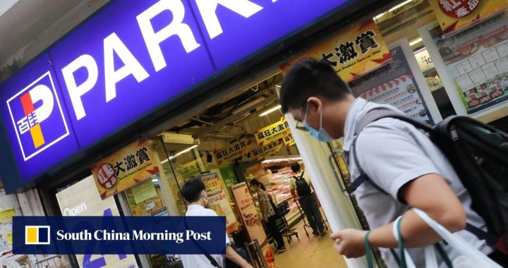 ParknShop milik Li Ka-shing mengimpor lebih banyak barang dari daratan China karena warga Hong Kong berduyun-duyun ke Shenhen untuk mendapatkan barang yang lebih murah