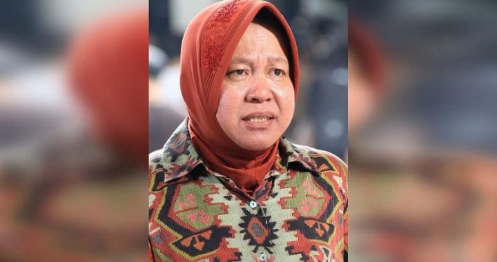 ‘Berhenti menyalahkan kami’: Walikota Surabaya berlutut dan menangis karena meningkatnya jumlah kasus