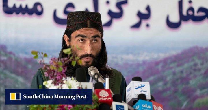 Penyair laki-laki Taliban menyanyikan pujian untuk tatanan baru Afghanistan, ketika penyair perempuan dibungkam dan perempuan ditolak pendidikannya