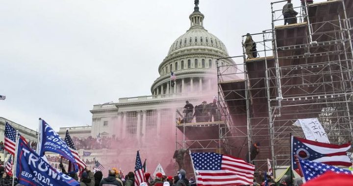 Proud Boys didakwa dengan konspirasi dalam kerusuhan Capitol AS