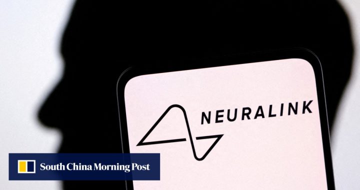 Neuralink Elon Musk menunjukkan pasien lumpuh bermain catur online dengan pikirannya