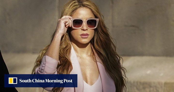 Penyanyi Shakira menusuk Gerard Pique, mengatakan memiliki suami ‘menyeretnya ke bawah’