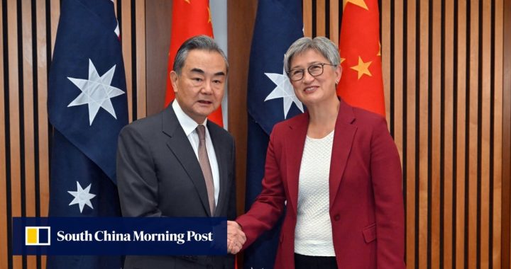 Australia dan China harus mengambil hubungan ‘jauh’, kata Wang Yi, saat ia mendesak lebih banyak kerja sama bilateral