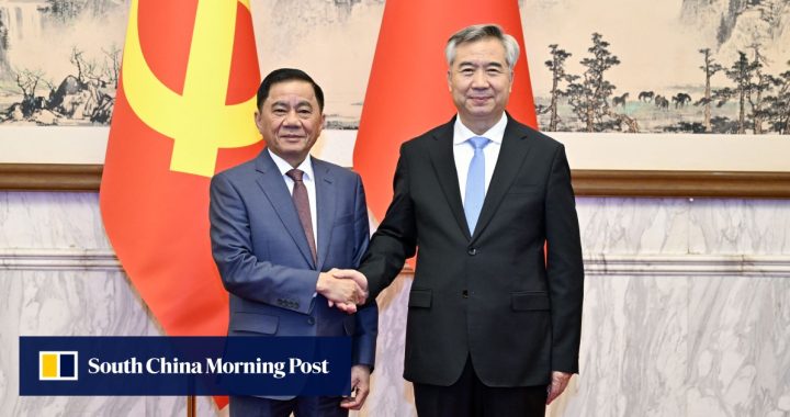 China memulai perburuan internasional dengan korupsi sabuk dan jalan di depan matanya